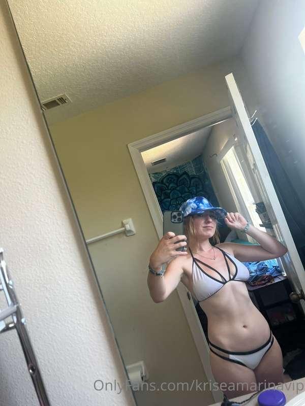Pool day!! ☺️☀️