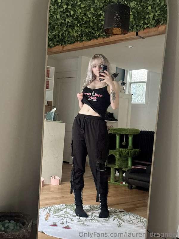 Have a strip set 🖤