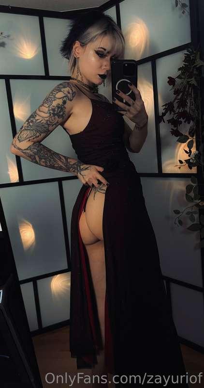 I like to wear that dress without any underwear😏