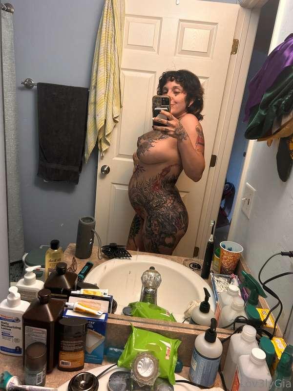 Who has a fetish for pregnant women 