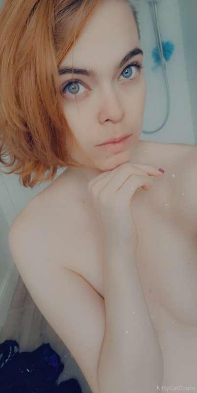 Some pre-shower selfies. 
Moving house today, will try to co..