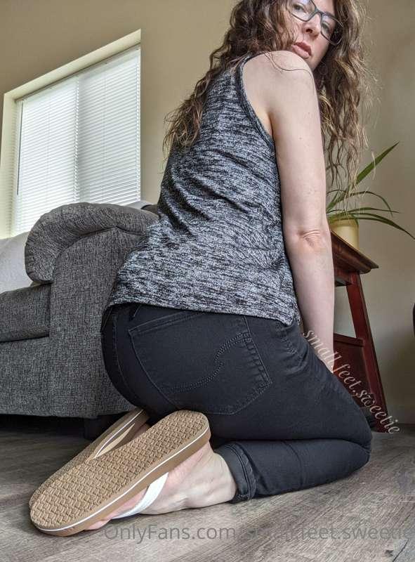 small.feet.sweetie image #2