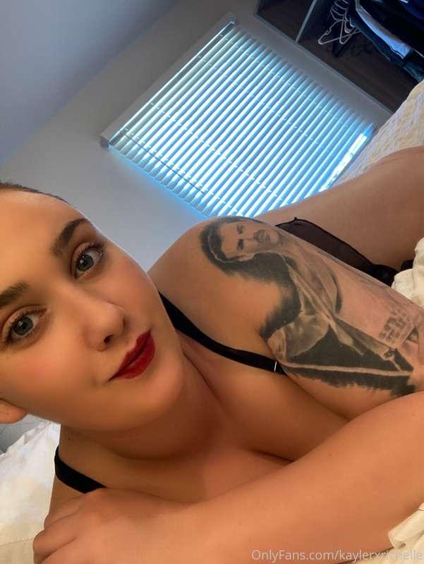 Life is hard so I just fuck harder 💋