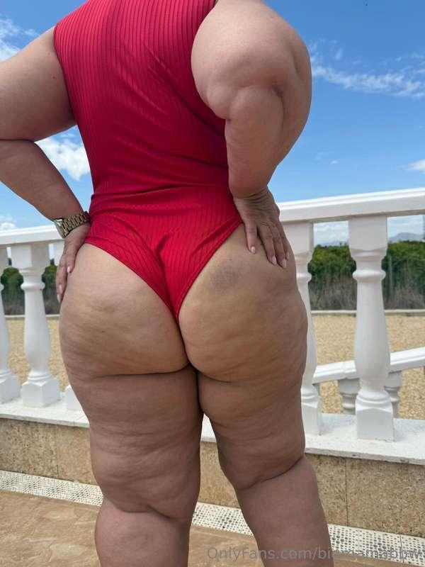 I am feeling so horny right now.. 