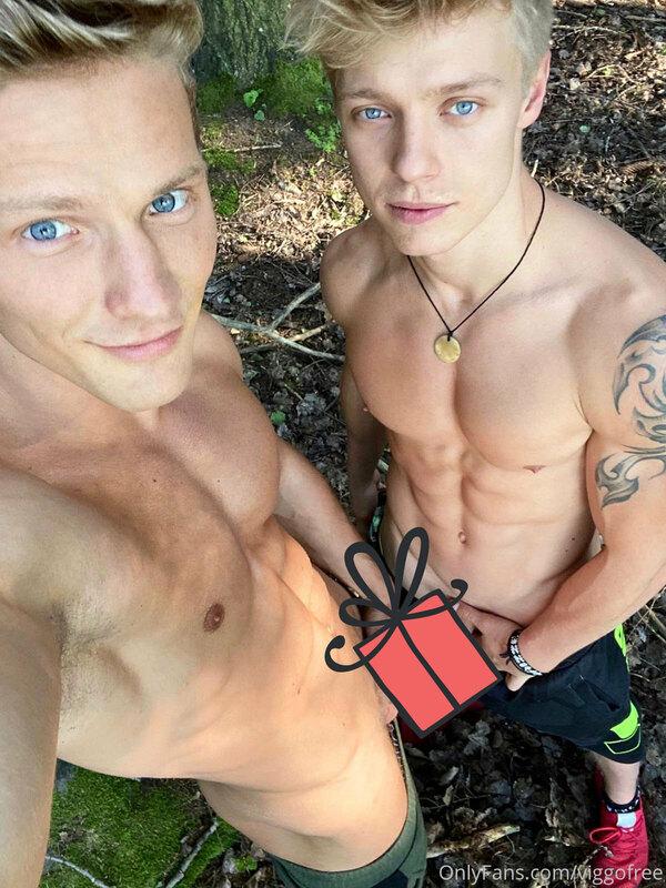 2 blue eyes naughtiest ? @blonde_svenko