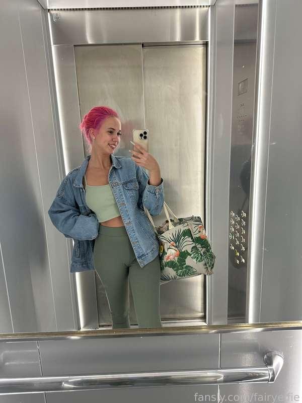 A lot of mirror selfies ❤️

#fyp #selfie #mirrorselfie #pinkhair #egirl #sexydress 