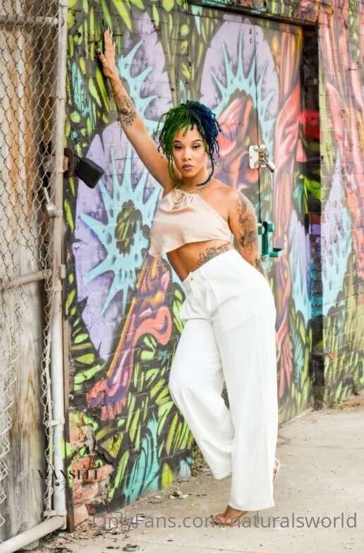 Don't need your love to feel like a Queen😈