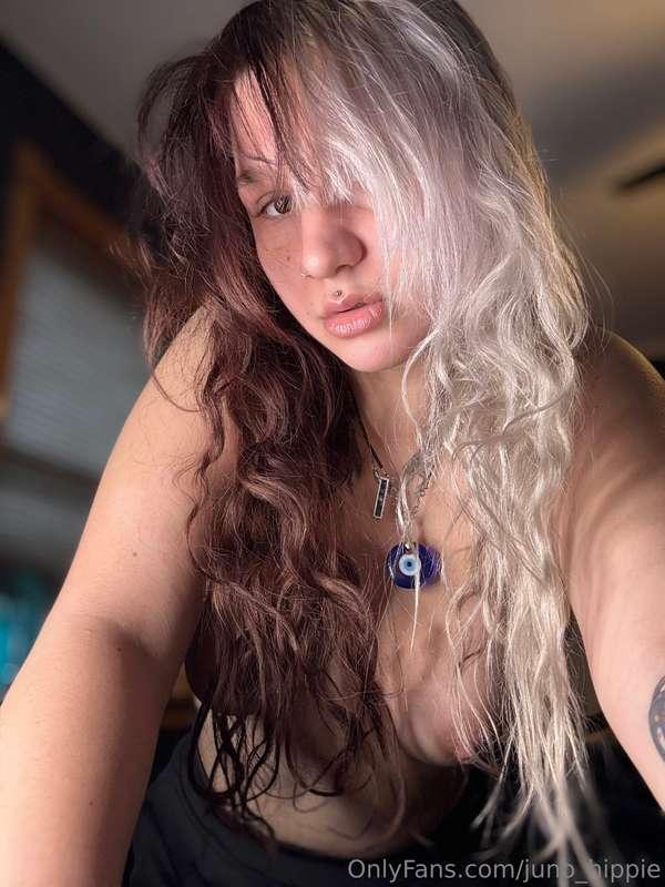 Hey babes how are u?😚 I wanna know cum DM me!💕