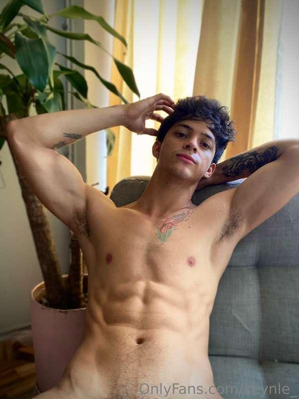 Good morning 😏🔥 Who wants to have a video call with me? DM m..