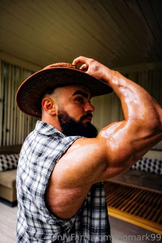 Your favorite cowboy 🐎🤍