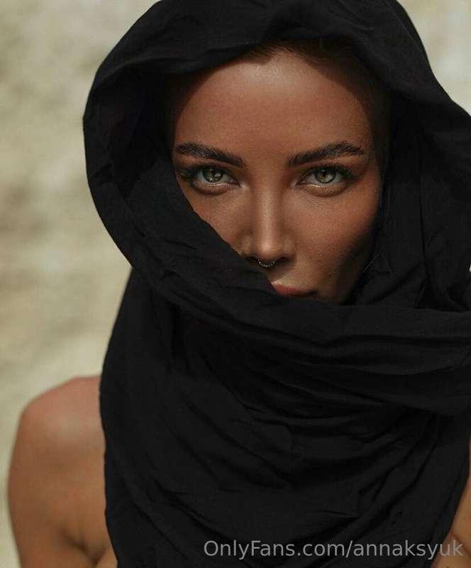 We love with our hearts❤️but we fall in love with our eyes😍