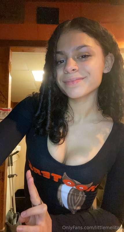 Forget the bill… how much would you tip this waitress? 😏