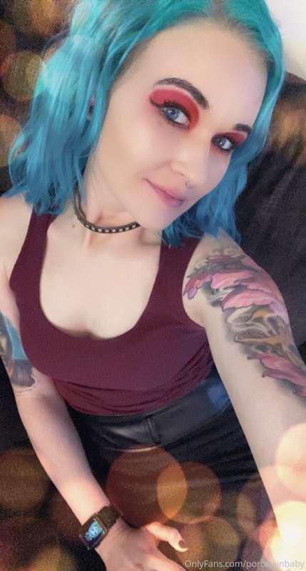 It’s my birthday today, babes! Send me some birthday tips, i..