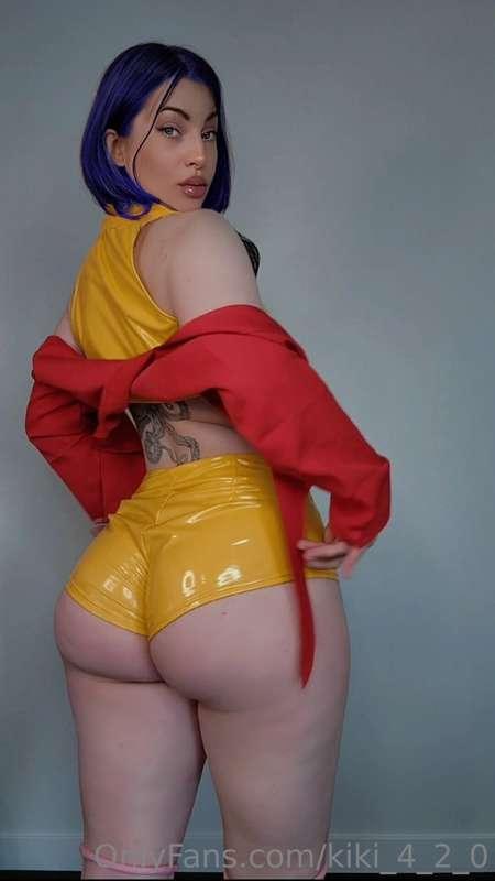 Faye Valentine shows off her titties 😈