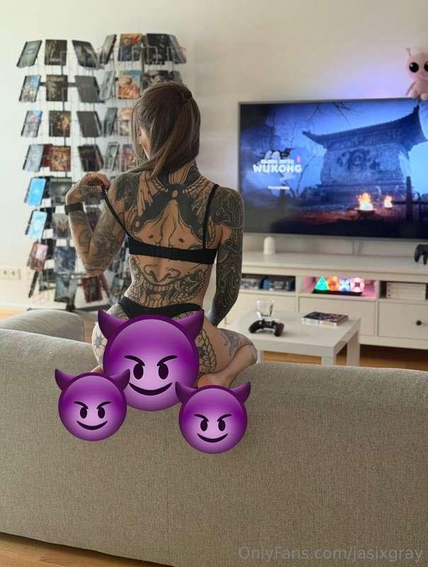 Got a new set for you in my black underwear 😈 the set includ..