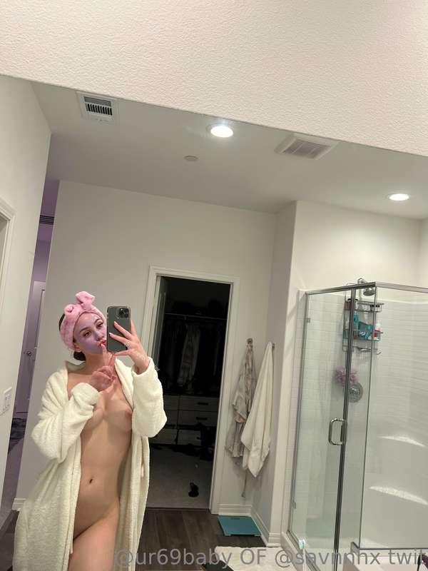 Hey babe come chat with me 🤗 I'm sending special deals today..