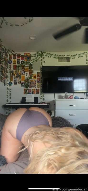 guys i rly am sorry for lack of posts im trying really hard to get myself together. but here's my booty
