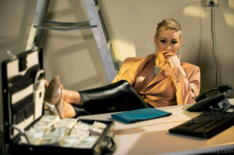 A sophisticated woman of modern times