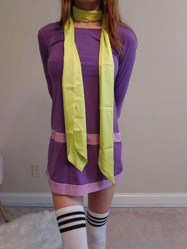 Daphne cosplay and what is underneath 