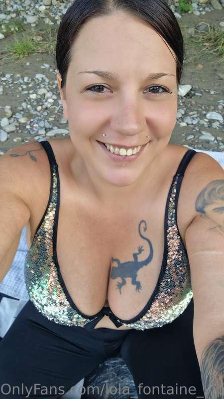 Enjoying the sunny day by the river🥰