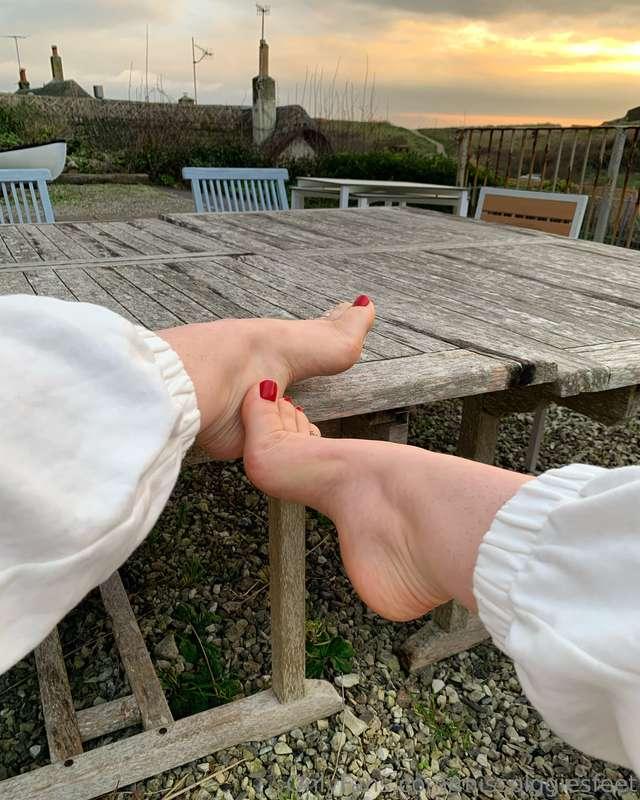 Stretching and a sunset, my favourite combo 🌅 