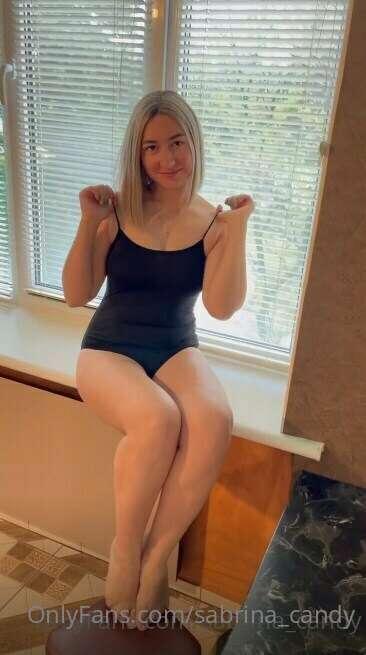 Omg want to see me fucking my ass hole right now 🙈 its soo t..