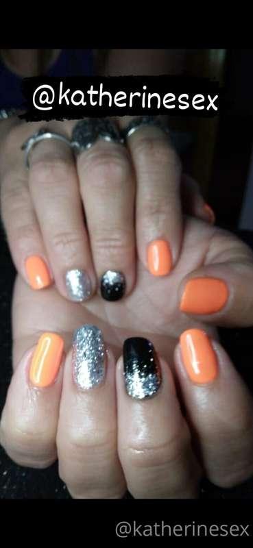 Here's a Nail Special Hands 💅🧡 and Feet 👣💛 I hope you like i..
