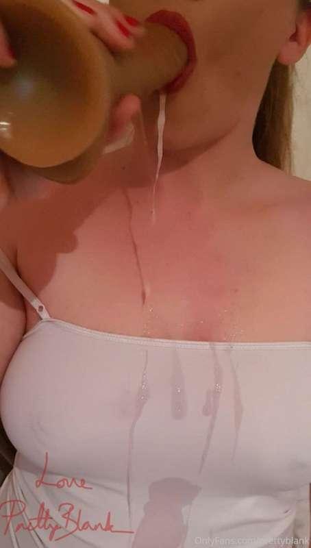 Good morning🙋🏼‍♀️💋
Who here enjoys a drooly cock hungry slut..