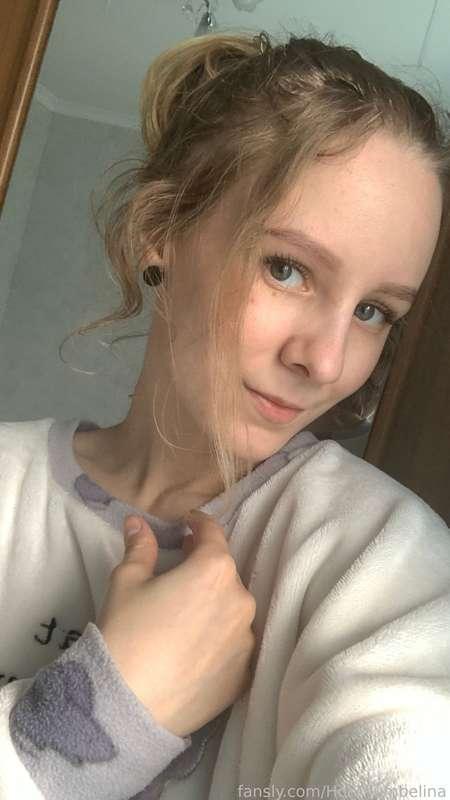 Good morning! ☀️ I just woke up. The plan is to exercise, have breakfast, and go for a walk up the mountain. I'll show you a picture😘