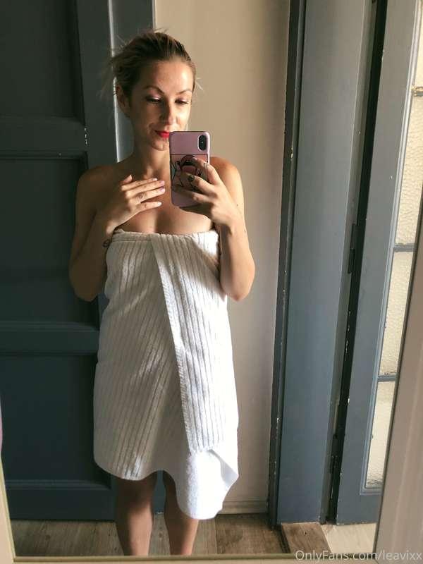 Swipe to see me lose that towel 😌😏
