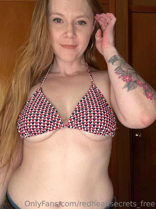 I’m an all natural redheaded MILF. Here to please!