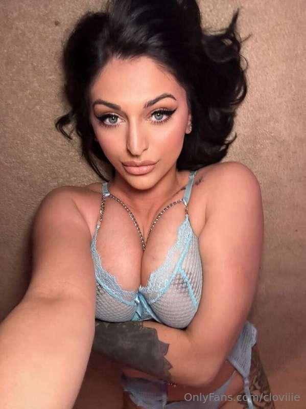Check out my sexy bestie @envybabyy She's always online sext..