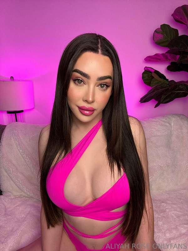 What’s your favorite way to squeeze them? 🔥💋