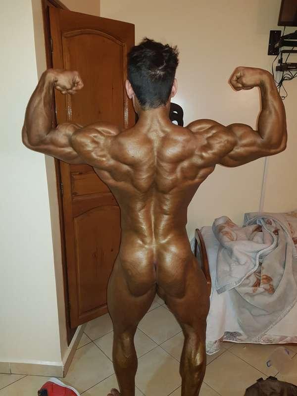 Imagine if i crush u with my glutes? Work in progress now.. ..