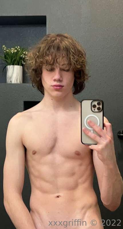 Goodnight ;) just sent you some nudes 😘