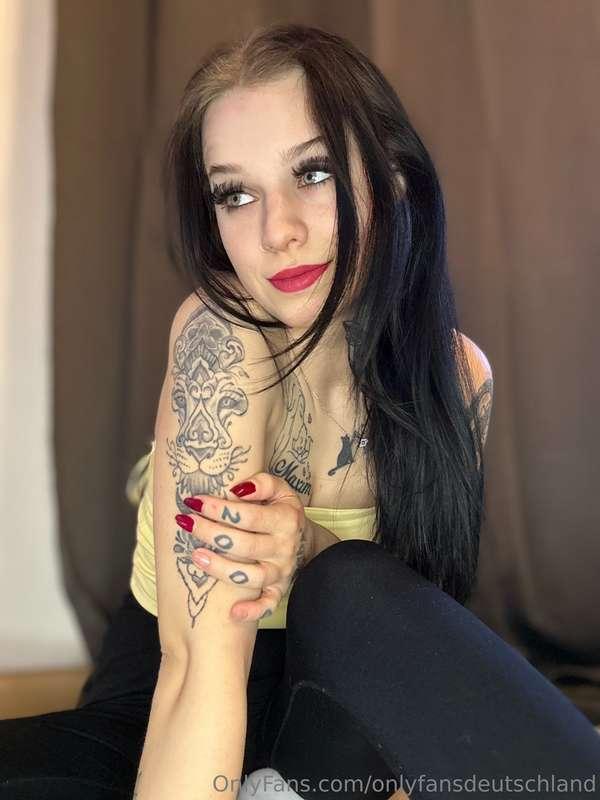 @samiraweissWenn du auf unschuldige Frauen stehst, scroll we..
