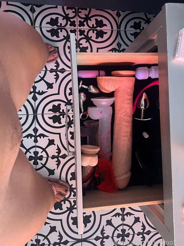 Hopefully I packed enough toys for a one night trip! 😁😈