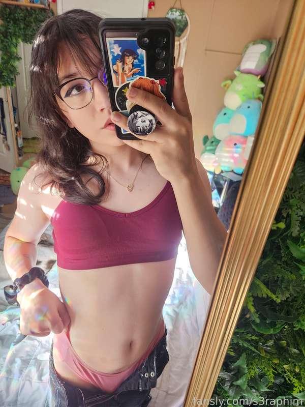 Cum cuddle me in bed? 😘