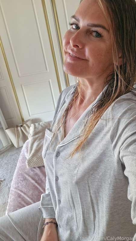Climb into bed and get dirty?

#fyp #blonde #milf #bigtits #British #Wales #Welsh #mom #cougar #anal #porn #dominant #domination #fetish #feet #ass #sph #humiliation #threesome #lesbian #mommy #pussy #over40 
