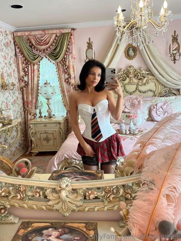 Princess in the sheets 😇