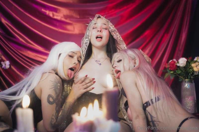 La semana es santa pero nosotras no 💗🛐