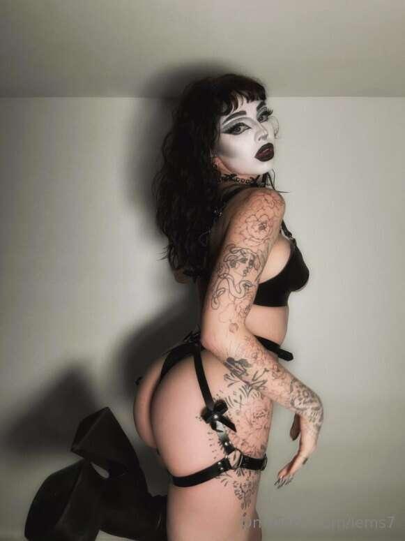 dark goddess 🖤