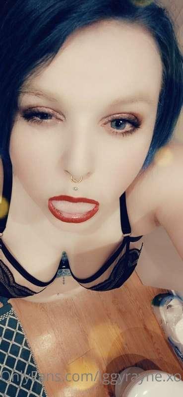 I miss my blue hair. 💙