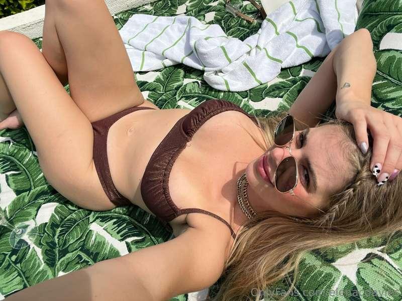 Come lay next to me