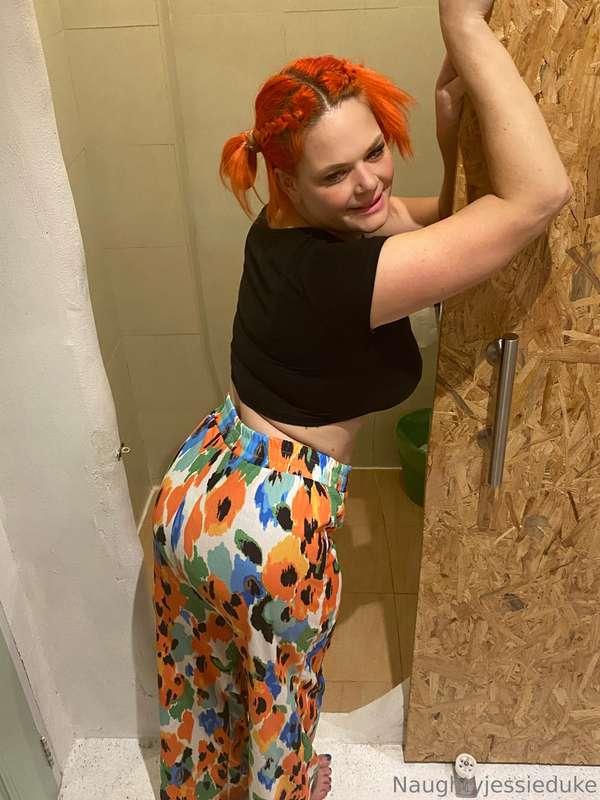 Cutie with a booty 🍑