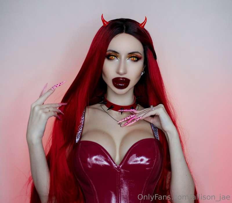 Do you like my new devil look? This sexy super dark red glos..