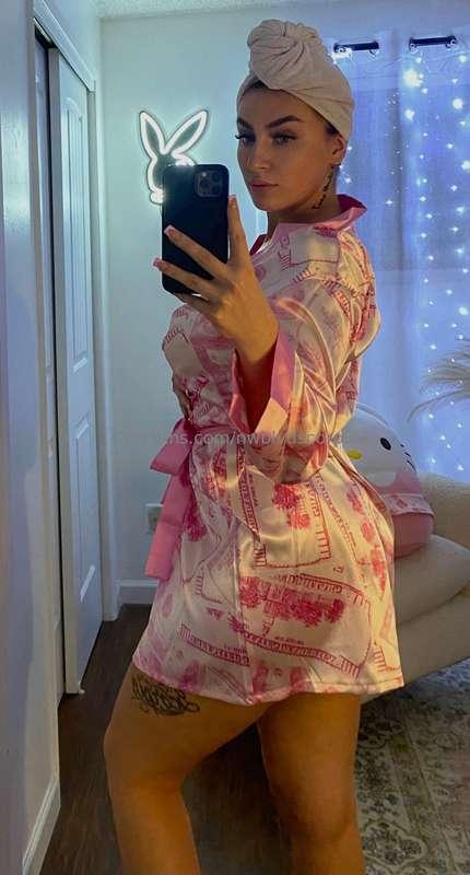 Leave a $5 tip for a surprise in DM🫣💓