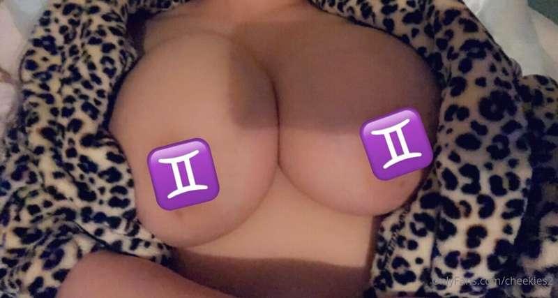 Do you love my tiddies??🥵 check your dm for the uncensored