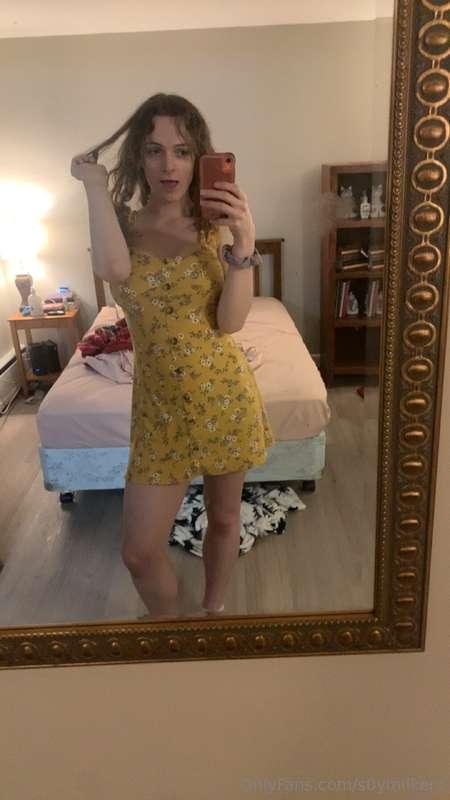 Guys do I look hot in this dress? 💕