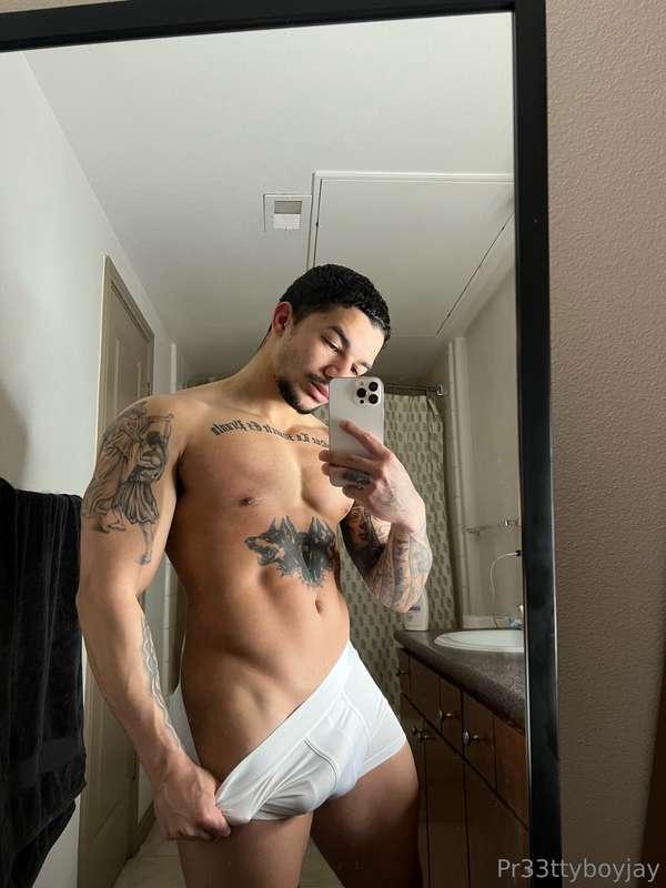 feeling horny af… who’s down? 😩